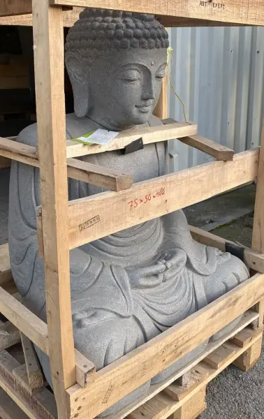 Artikelbild 2 des Artikels “Sitzender japanischer Buddha aus Flussstein in Dhyana-Stellung - Geste der Meditation, H. 112cm “